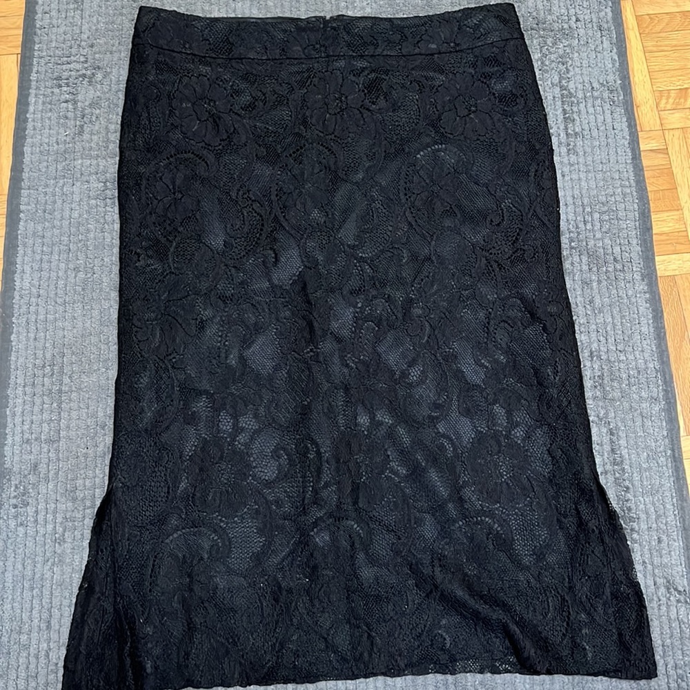 HOLT RENFREW lace skirt, size 04